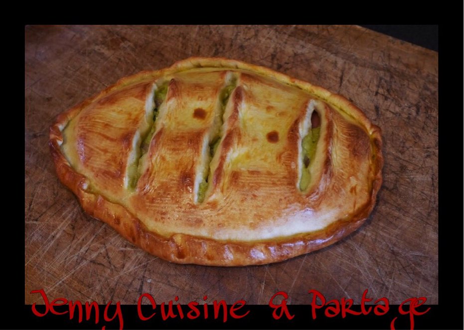 Chausson des Géants (version Côtes de Bettes, saucisses de Strasbourg et&nbsp;Roquefort)